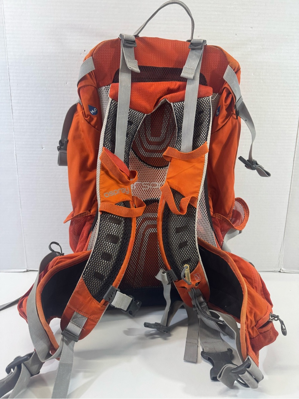 OSPREY stratos 24 hydration Orange Daypack Backpack rain fly - Picture 5 of 10